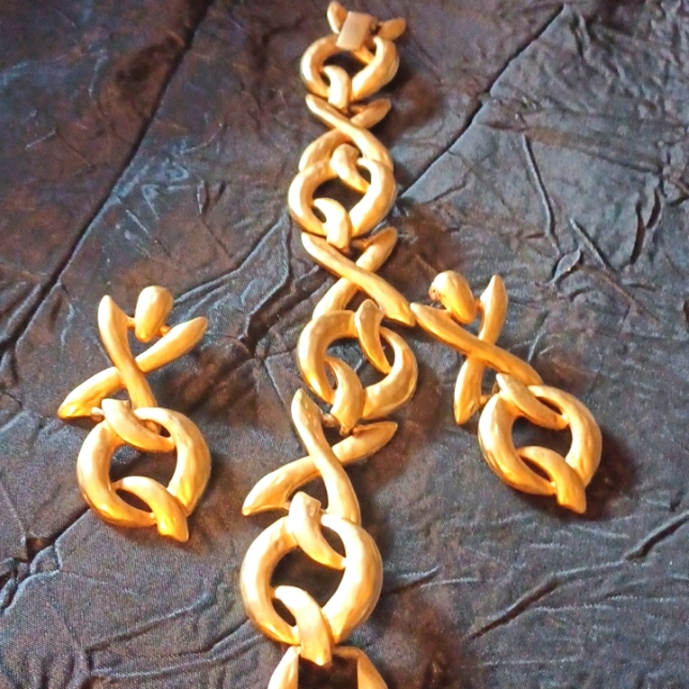 Ear and Braclet Set by F. Pearl,Hugs and Kisses.